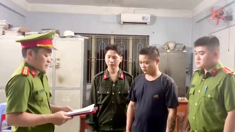 Tài xế xe đầu kéo lạng lách, đánh võng trên cao tốc TP.HCM - Long Thành - Dầu Giây bị bắt