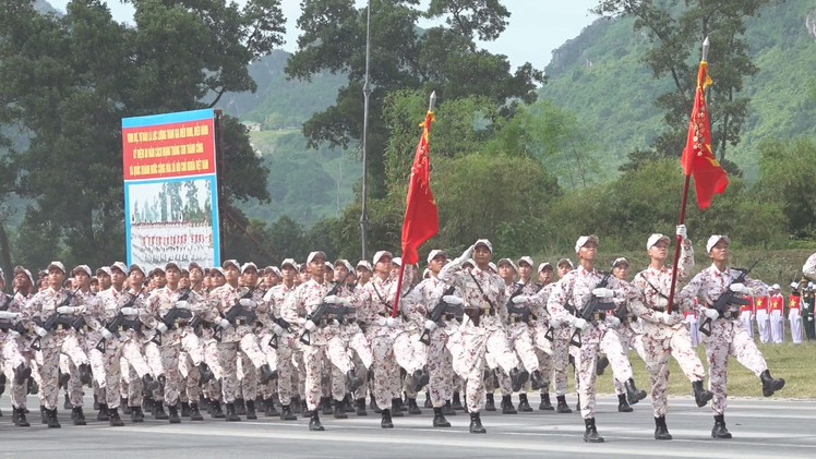 Góc nhìn trưa nay | Hình ảnh đẹp các chiến sĩ công an trên thao trường hợp luyện diễu binh, diều hành