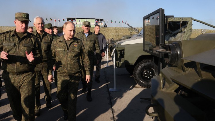 Ông Putin mặc quân phục thị sát cuộc tập trận chung Nga - Belarus