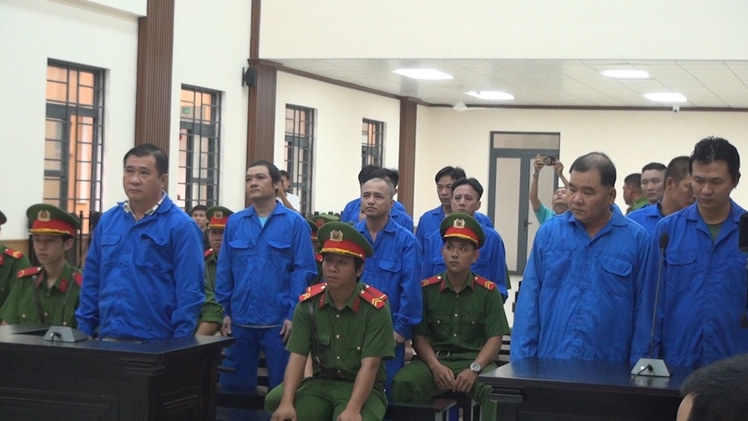 Hiếu 'xì po' cùng đàn em lĩnh án tù vì tổ chức đá gà ăn tiền ở An Giang