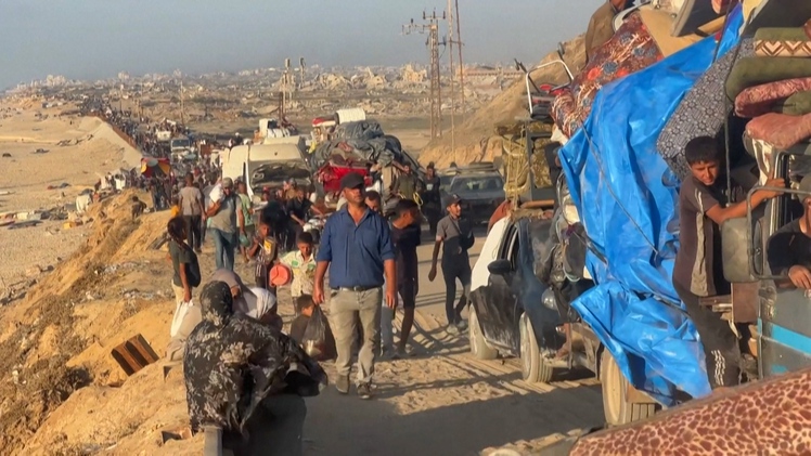 Hàng trăm ngàn người tiếp tục tháo chạy về phía nam Gaza