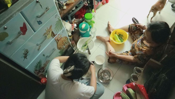 Tiếp sức đến trường: Không ba mẹ bên cạnh, cô gái 19 tuổi vẫn kiên trì bước vào giảng đường