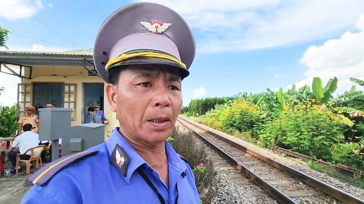 Nhân viên đường sắt ở Quảng Ngãi kể lại giây phút cứu người thoát chết trong gang tấc