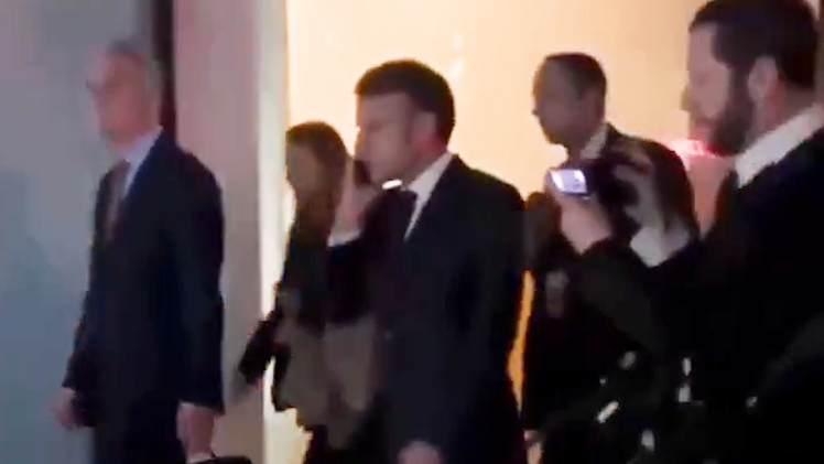 Bị chặn đường ở New York, Tổng thống Pháp Macron phải đi bộ về Lãnh sự quán