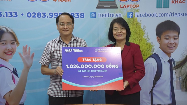 Anh văn Hội Việt Mỹ trao 60 học bổng tiếng Anh cho chương trình Tiếp sức đến trường