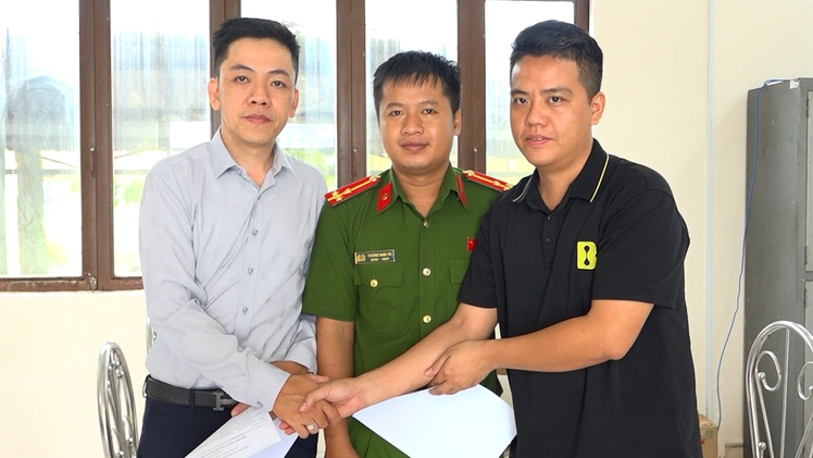 Một thanh niên tại Đồng Tháp trả lại 2,3 tỉ cho người chuyển khoản nhầm ở Hưng Yên