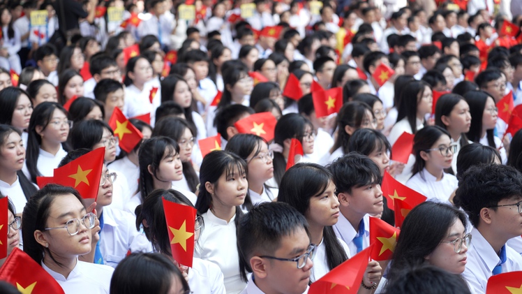 Gần 26 triệu học sinh, sinh viên vào năm học mới: Ghi nhận tại TP.HCM và điểm trường Tăk Pổ