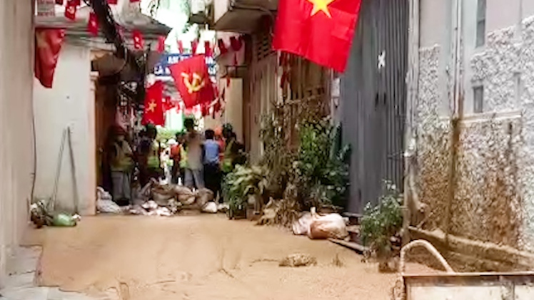 Bùn lại phun trào gần nơi thi công metro Nhổn - ga Hà Nội
