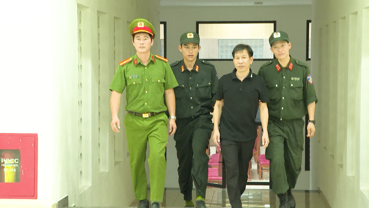 Vụ án liên quan ‘Mạnh gỗ’: Bắt tạm giam 10 người về hành vi đưa hối lộ, môi giới hối lộ, nhận hối lộ