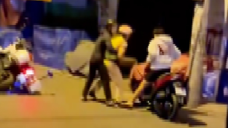 Xác minh clip người đi xe máy ngăn cản cảnh sát giao thông ở phường Bảy Hiền