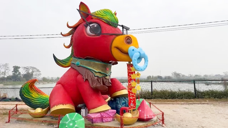 Cận cảnh linh vật ngựa 'Vui vẻ' cao 4m, nặng 6 tấn vừa hoàn thành ở Bắc Ninh