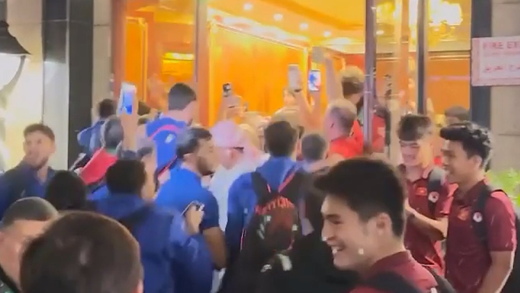 U23 Jordan kéo nhau qua khách sạn U23 Việt Nam ăn mừng và cảm ơn ngay sau trận đấu