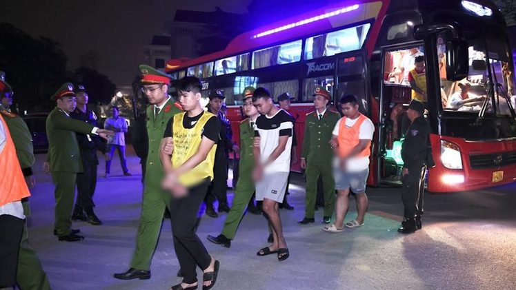 Triệt phá tổ chức lừa đảo hàng trăm tỉ ở Campuchia, bắt giữ 205 người Việt Nam