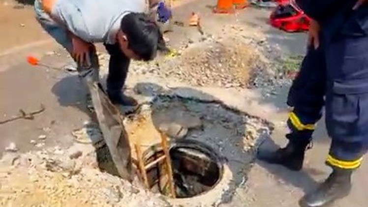 Hai người chết dưới hố ga nghi do ngạt khí, công an đang điều tra