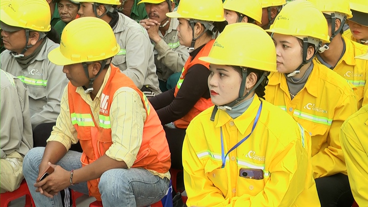 Công nhân làm dự án APEC 2027 ở Phú Quốc được nhận quà, khám sức khỏe trước Tết