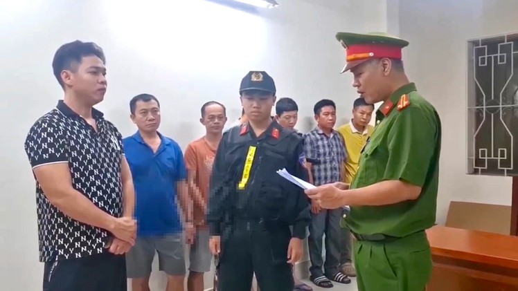 Công an TP.HCM xóa đường dây mua bán vũ khí quân dụng quy mô lớn, khởi tố 13 bị can