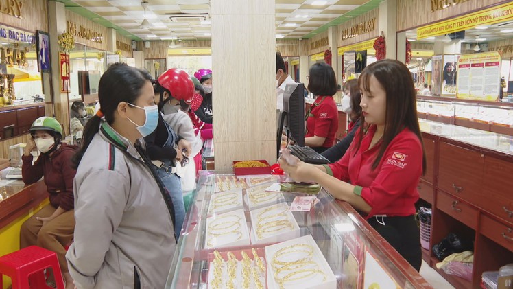 Góc nhìn trưa nay: Có hay không chuyện đeo vàng không có hoá đơn sẽ bị tịch thu?