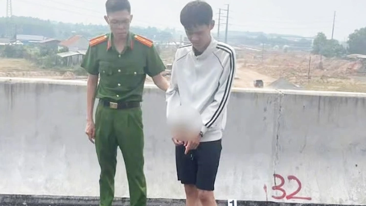 Bắt khẩn cấp thanh niên 23 tuổi hiếp dâm nữ sinh trên đường đi học về