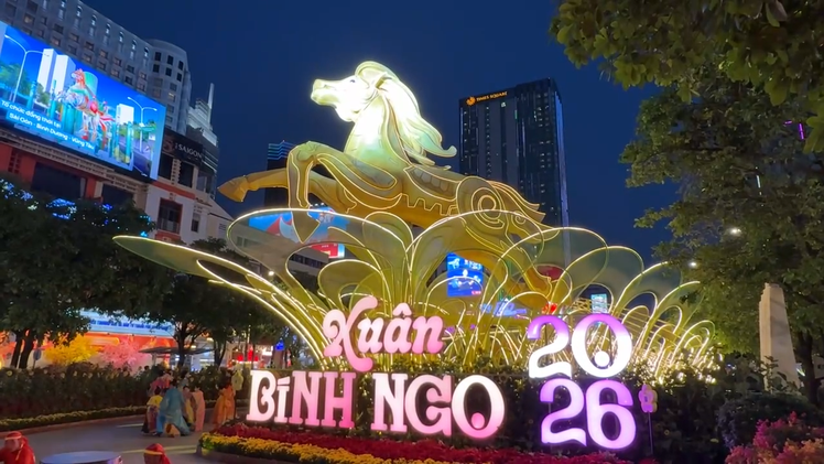 Đường hoa Nguyễn Huệ mở cửa đến mùng 6 Tết, đại cảnh giữ lại trưng bày đến 22-3