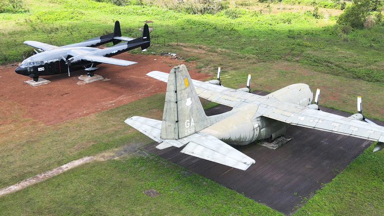 Ngắm 2 máy bay vận tải quân sự hạng nặng của Mỹ được trưng bày tại Quảng Trị