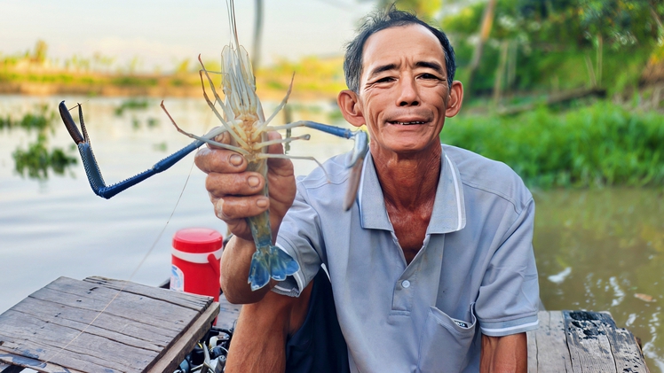 Câu tôm cá đầu năm Bính Ngọ trên sông Hậu ở Long Xuyên