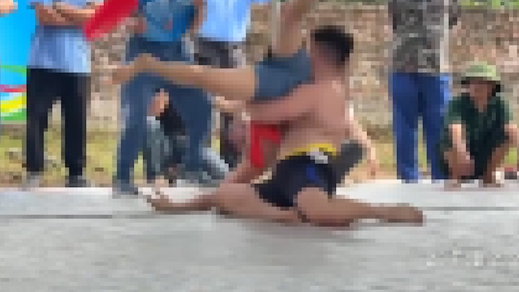 Công an lập hồ sơ, xác minh vụ đô vật tử vong khi thi đấu tại lễ hội ở Hà Nội