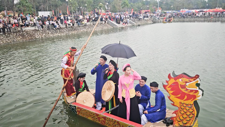 Hội Lim Bắc Ninh nhận bằng di sản quốc gia, bé gái 3 tuổi rưỡi hát quan họ 'gây sốt'