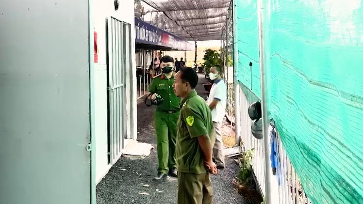 Người đàn ông tử vong bất thường trước cửa nhà tắm trong phòng trọ