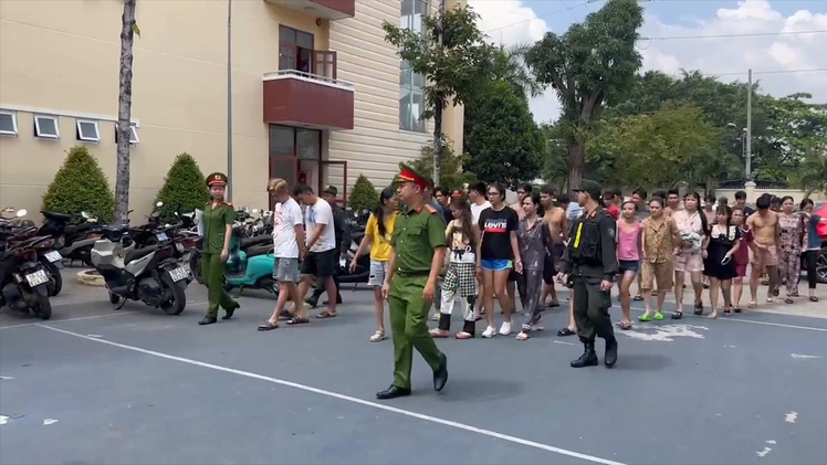 Triệt phá đường dây ma túy liên tỉnh, công an TP.HCM bắt 36 người liên quan