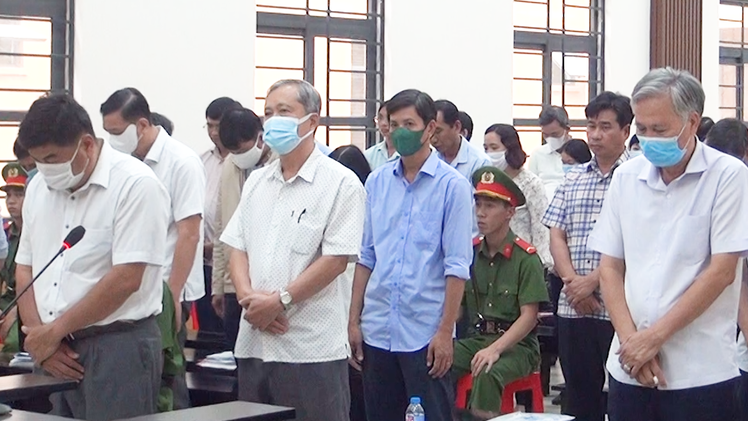 Phạt 3 cựu phó chủ tịch TP Long Xuyên 2- 3 năm tù treo vì thiếu trách nhiệm nhưng không vụ lợi