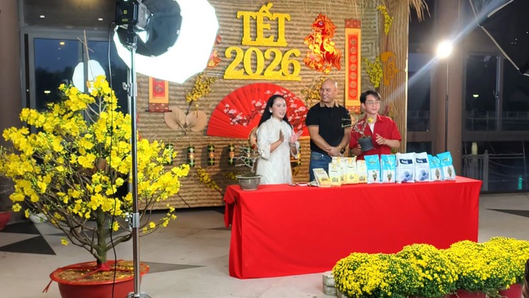 Xã Bình Lợi, TP.HCM tổ chức livestream bán mai vàng, sản phẩm OCOP hỗ trợ nông dân