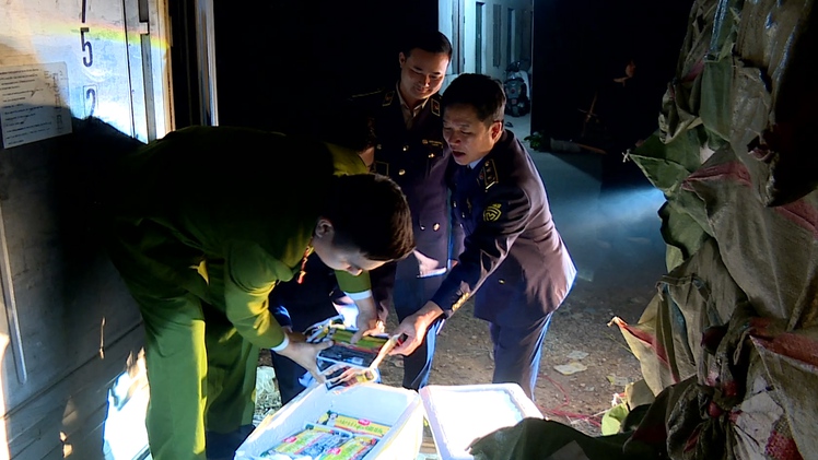 Chặn đứng 6 tấn lạp xưởng không rõ nguồn gốc chuẩn bị tuồn ra thị trường Tết