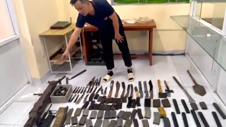 Khởi tố người đàn ông ở TP.HCM lập nhiều tài khoản mạng xã hội để bán súng