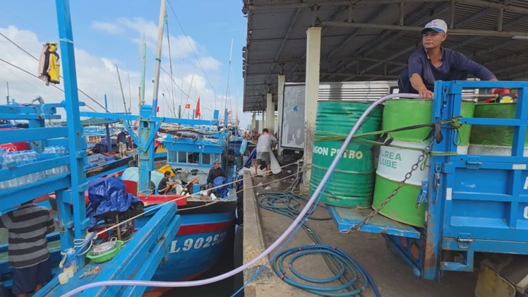 Góc nhìn trưa nay: Giá xăng dầu tăng mạnh, doanh nghiệp, người dân chủ động tìm giải pháp