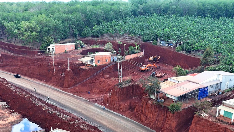 Vụ hạ cốt nền khiến nhà dân cheo leo: Công an Đồng Nai vào cuộc điều tra