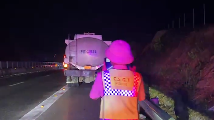 Dừng xe ngủ, đi vệ sinh trên cao tốc, hơn 60 tài xế bị phạt nguội