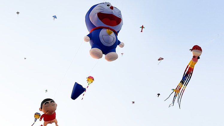 Ngắm diều bay rợp trời ở khu liên hợp thể thao Sa Đéc