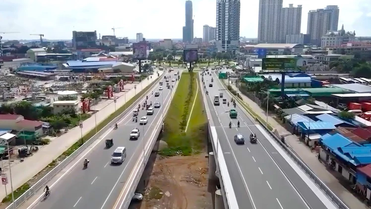 Lý do Campuchia vừa tạm ngưng xử phạt giao thông đường bộ