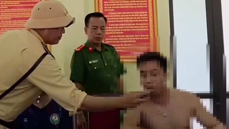 Truy đuổi xe tải 'thông chốt' qua nhiều tuyến đường, phát hiện tài xế vi phạm nhiều lỗi