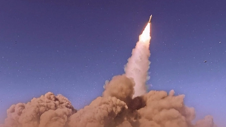 Iran công bố video phóng loạt tên lửa mới vào Israel và nhiều địa điểm khác