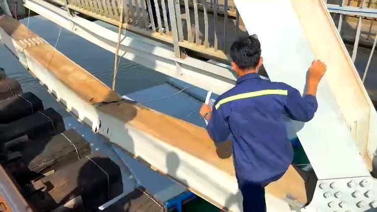 Đề nghị khởi tố vụ sà lan va chạm cầu Ghềnh gây thiệt hại vận tải khoảng 40 tỉ đồng