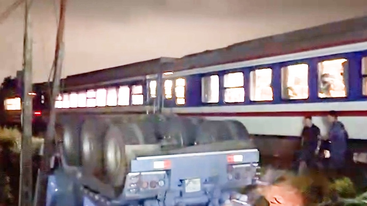 Khởi tố vụ án xe đầu kéo cố tình vượt rào chắn đường sắt gây tai nạn ở Quảng Ngãi