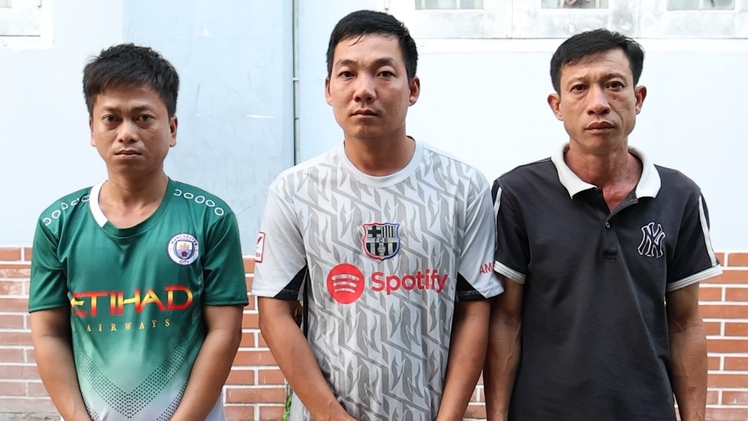 Đánh chết người vì nhớ lại chuyện cũ, 3 nghi phạm bị tạm giữ hình sự