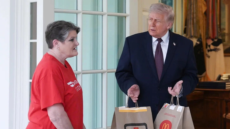 Trước tin đồn 'được thuê để diễn', nữ tài xế giao đồ ăn cho ông Trump nói gì?