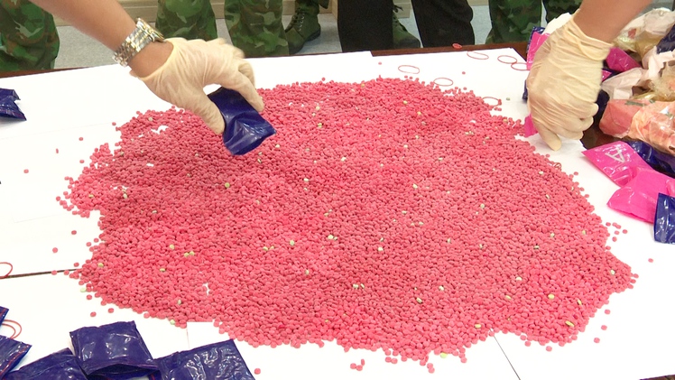 Vận chuyển 24.000 viên hồng phiến để lấy 30 triệu đồng tiền công, 2 thanh niên bị bắt