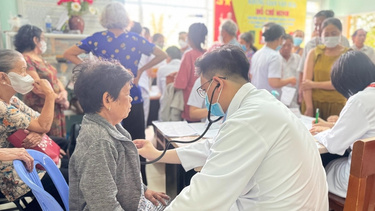 168 trạm y tế phường, xã, đặc khu đồng loạt khám sức khỏe miễn phí cho người dân