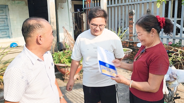 18.000 hộ dân Bình Chánh nhận biển số nhà mới 'dễ nhớ, dễ tìm', có mã QR liên kết fanpage xã