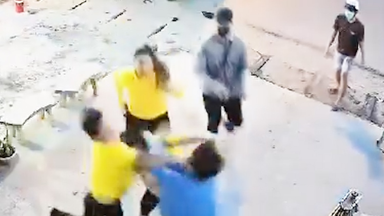 Đầu thú sau khi đâm chết người, hung thủ khai do nạn nhân mở nhạc lớn trên xe buýt