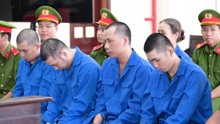 Làm lễ 'trừ quỷ' bằng cách đổ rượu, dụi nhang vào miệng, trùm khăn kín đầu... khiến 2 người chết