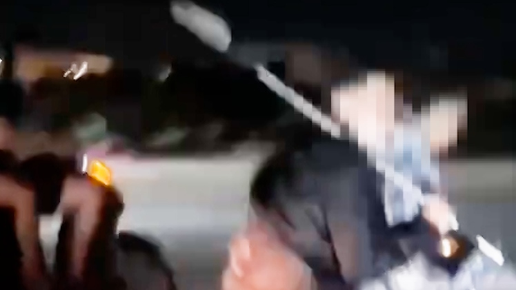 Bắt khẩn cấp 20 người mang hung khí rượt đánh nhau trên đường